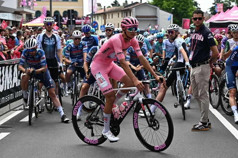 La maglia rosa del líded del Giro de Italia